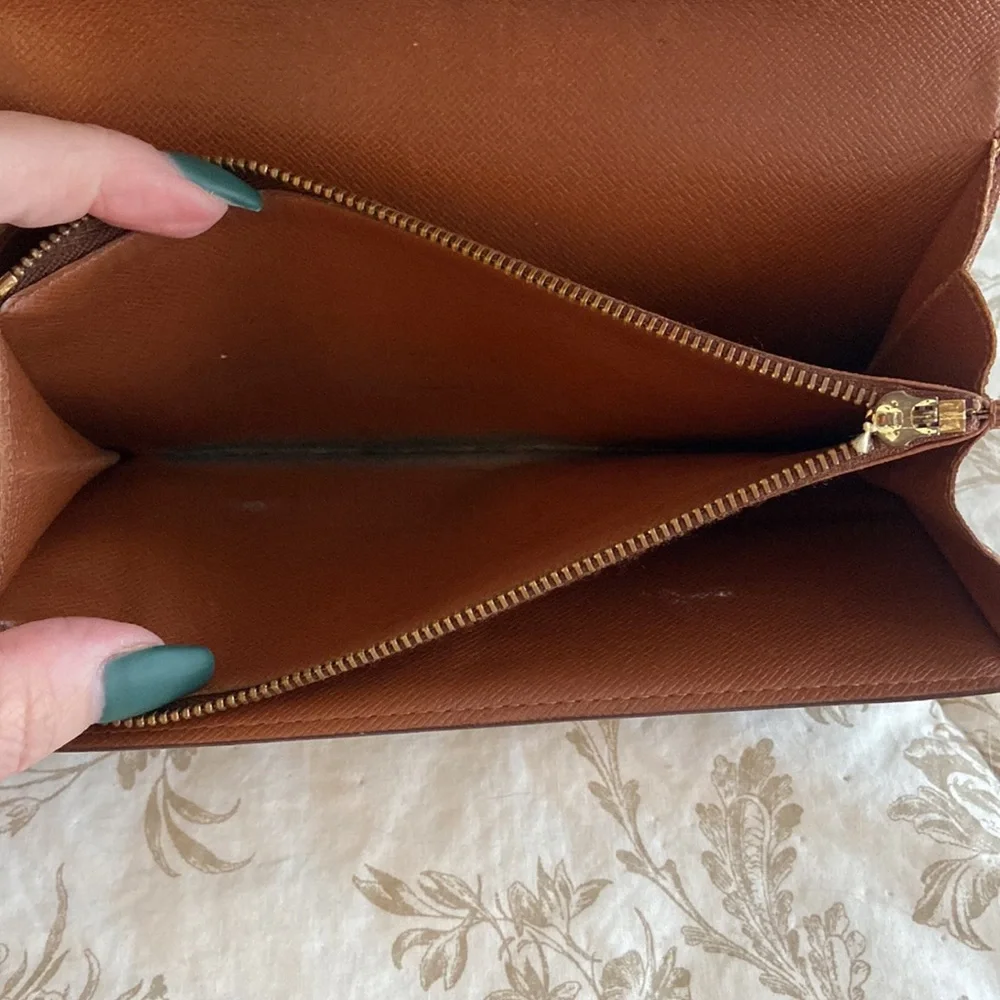 LV Monogram Sarah Wallet ~ Pre-loved Condition - Picture 12 of 14